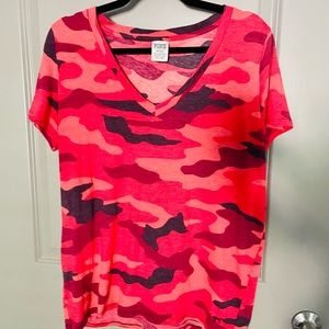 PINK Victoria’s Secret camo v neck tee